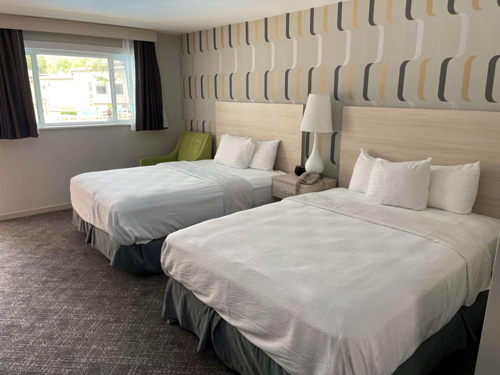 Queen Room with Two Queen Beds - Outdoor Pool Area (Not Pet-Friendly) interior